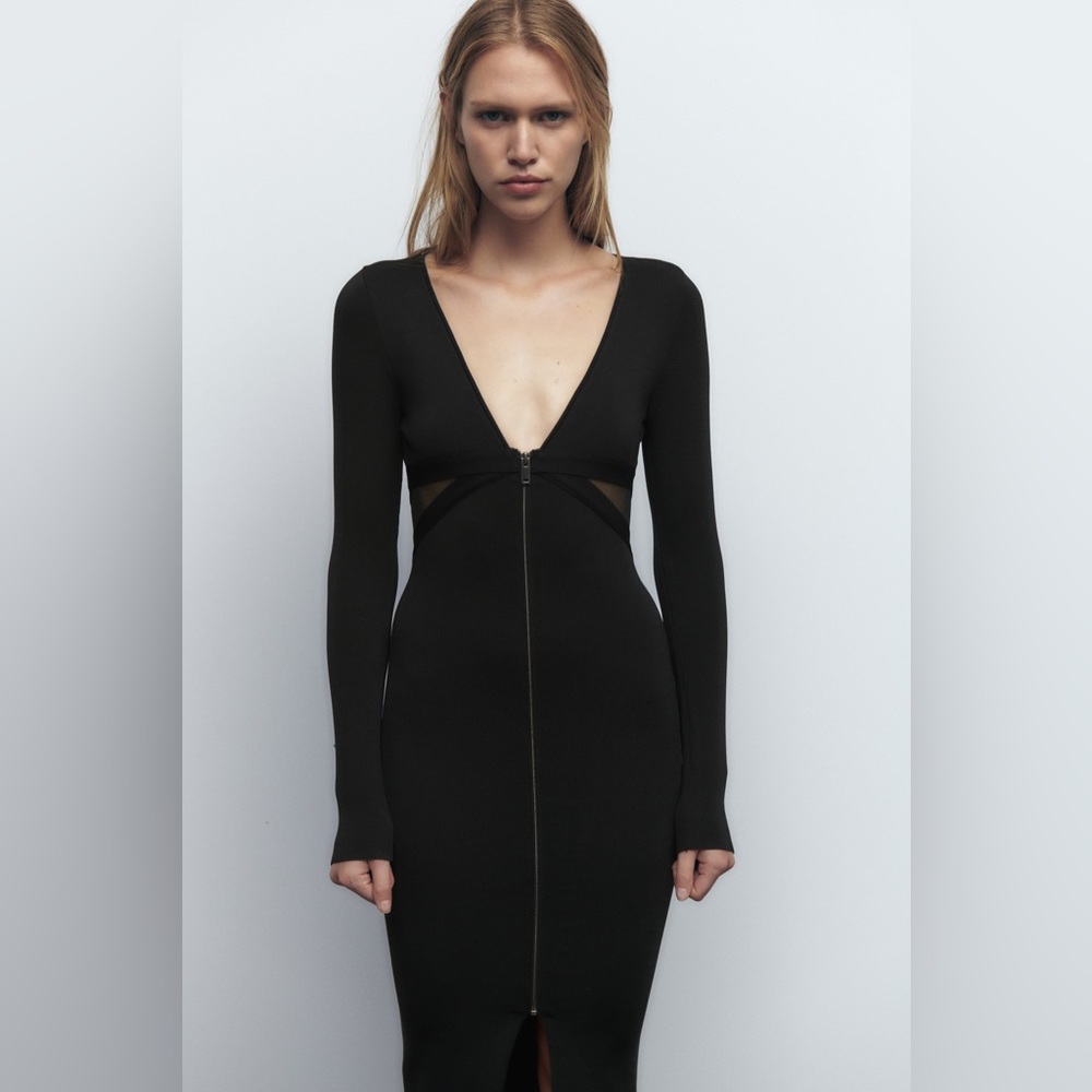 LONG SLEEVE V-NECK MIDI DRESS.
BLACK - REF. 6873/014